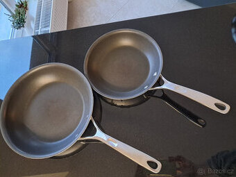 Sada 2 pánví s nepřilnavým povrchem