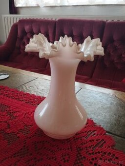 Váza mléčné sklo