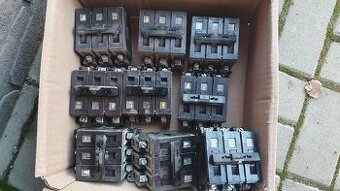 3F starý SEZ bakelitový jistič trojpólový ITM 25A