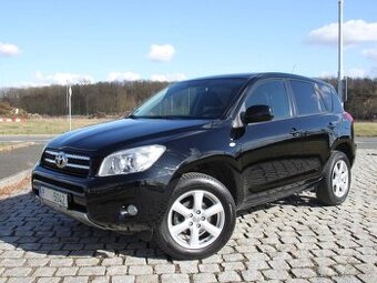 RAV4 4x4, 2.0i - 112kw, 5st.M, TEAM, Výhřev, PDC, TAŽNÉ, r17