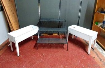 Kovový stojan na kytky/květináče