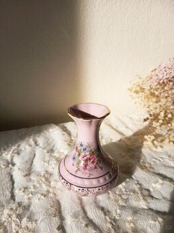Vázička z růžového porcelánu Upak