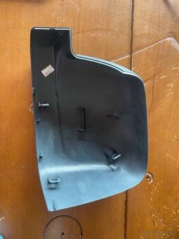 Plastové zrcátko k Renaultu