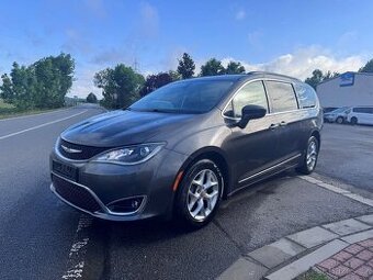 Chrysler Pacifica 3,6 RU Touring L 8 míst 2017