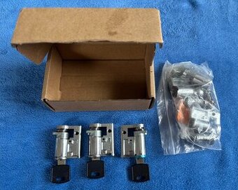 4 x zámek do rozvaděče a náhradní díly