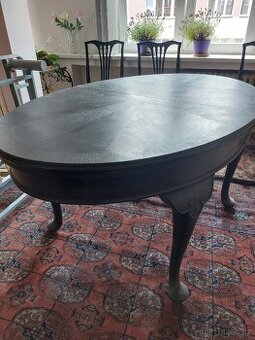 Starožitný jídelní stůl