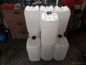 Plastový kanystr na vodu 25 litrů