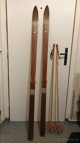 Staré dřevěné lyže + Bambusové hůlky
