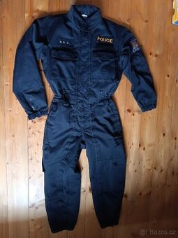 Zimní policejní kombinéza z roku 2008