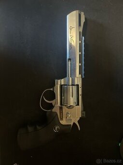 Airsoft revolver