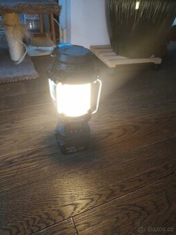 MAKITA DMR055 FM rádio + lampa