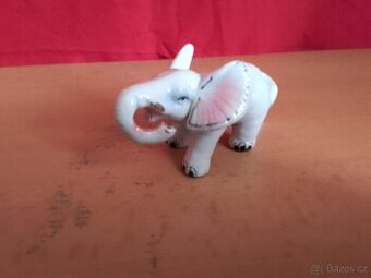 STARÝ PORCELÁNOVÝ SLON PRO ŠTĚSTÍ DÉLKA 10 cm
