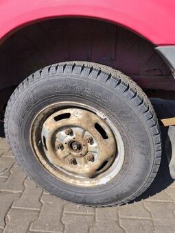 Nokian snowproof c 215/75/16c