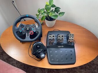 Herní volat Logitech G29 (+pedály, řadící páka)