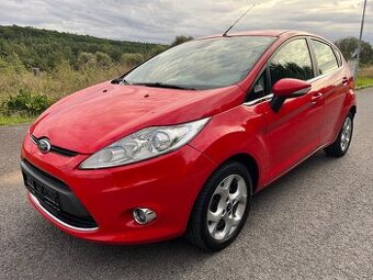 Ford Fiesta 5 dveř 1.25 benzín,2010,Klimatronic, 2 sady kol