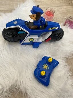 Chase s motorkou na dálkové ovládání Tlapková patrola