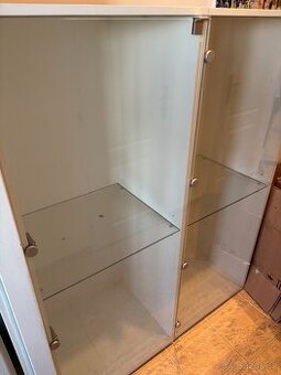 Vitríny s tvrzenými skly - 1