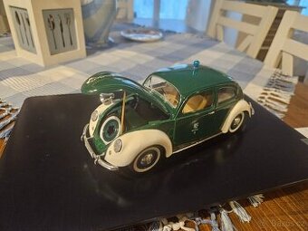 1:18 Volkswagen Brouk Maisto zelený