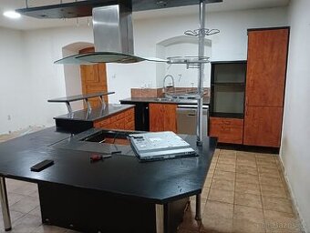 Kuchyňská linka s barem