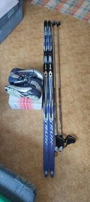 Pro vysokou osobu set: pánské boty + hůlky + běžky