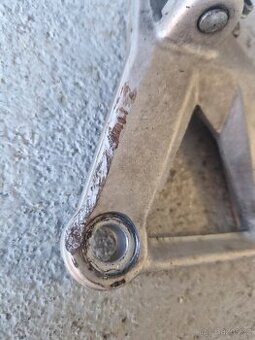 Ducati 1098 S H7 07-08 přední stupačky s držákem