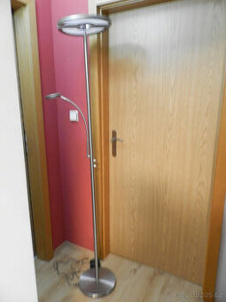 ledková stojací lampa