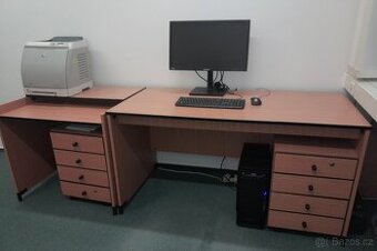 Kancelářský stůl