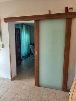 Posuvné prosklené dveře hnědé - použité