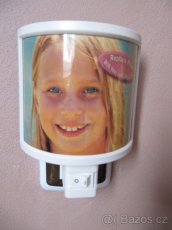 NÁSTĚNNÁ LAMPIČKA DO ZÁSUVKY