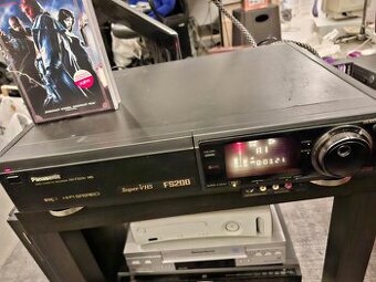 Panasonic NV-FS200 – kultovní S-VHS rekordér
