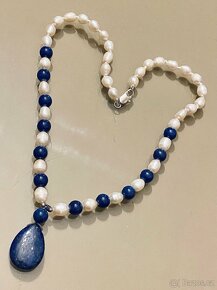 Náhrdelník z pravých perel 7-8 mm a lapis lazuli