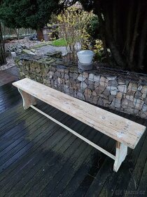 Stará dřevěná lavice