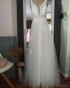 Překrásné,bohoo svatební šaty s týlovou sukní. - 1