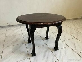 Stylový masivní stolek - 1