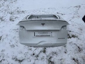 TESLA MODEL Y KUFROVÉ DVEŘE