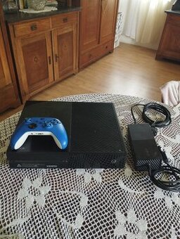 Xbox one 500 gb + ovladač