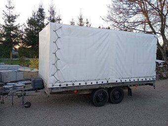 Valníkový plachtový přívěs, nákladní, bržděný. Výrobce PM