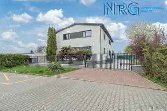 Pronájem bytu 3 +kk,  100m2  ve vila - domě,  s oplocenou za