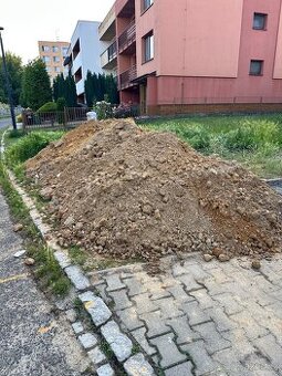 Hlína za odvoz cca 20 m³