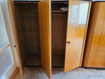 2 retro šatní skříně (600 Kč + 400 Kč)
