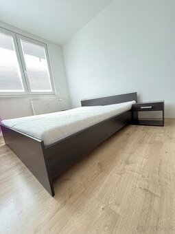 Postel 180x200 + noční stolky
