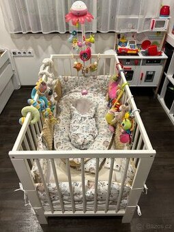 (REZERVACE) Dětská bílá postýlka s kompletní výbavou