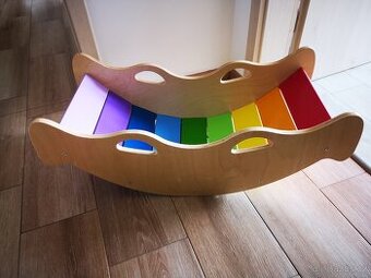 Montessori duhová houpačka z Lidlu