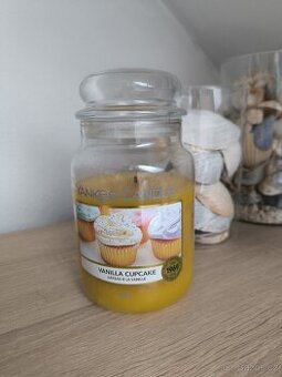 Svíčka Yankee Candle vanilla cupcake - 1