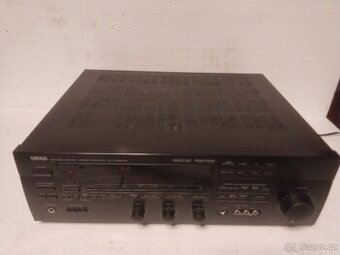 Yamaha RX-V590 Audio-video přijímač (1993-96)
