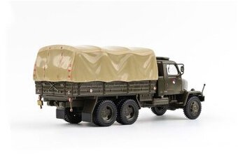 Praga V3S 1:43 ve vitrínce.