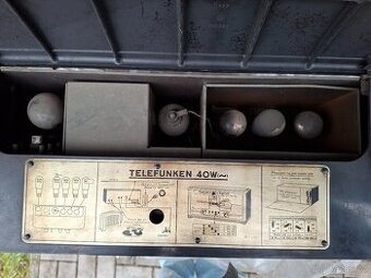 staré elektronkové radio TELEFUNKEN 40W