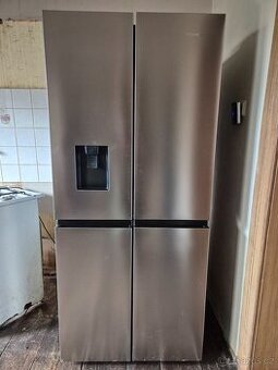 Lednice Hisense RQ563N4SWI1