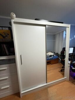 Šatní skříň 180x61x215 cm