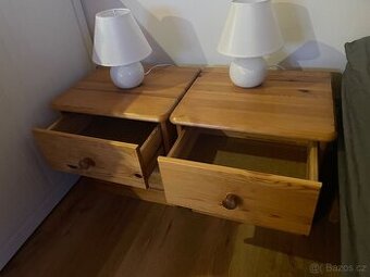 Dřevěné noční stolky – 2 ks